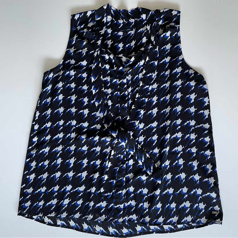 Tommy Hilfiger Beautiful and Elegant Black Blue Pattern Sleeveless Shirt - EUC